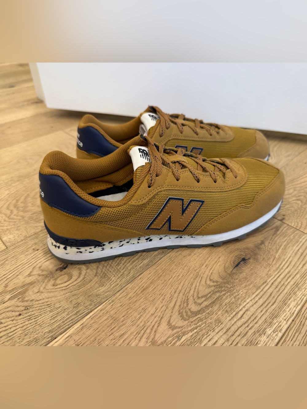 NWOT Youth New Balance 551